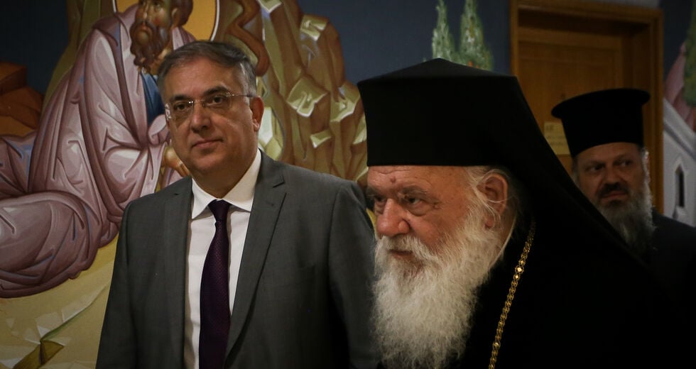 Χαρίζει στην Εκκλησία τα έσοδα από ναούς των νεκροταφείων