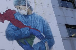 Στη σκιά των αντρών οι γυναίκες γιατροί