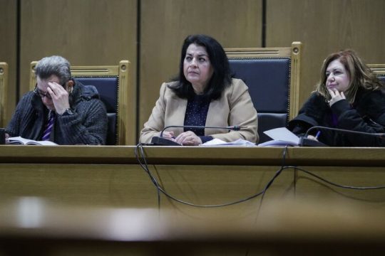 Ενα τέλος σε τρεις πράξεις