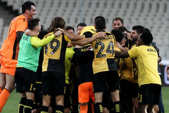 «Δικέφαλη» ανατροπή
