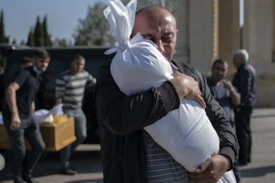 Παραβιάσεις και της νέας εκεχειρίας καταγγέλλουν Γερεβάν και Μπακού