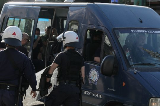 Συλλήψεις δέκα υποστηρικτών της Χ.Α. έξω από το Εφετείο