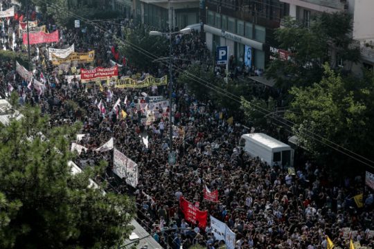 Κοσμοπλημμύρα στην Αθήνα – Στους δρόμους και στη Θεσσαλονίκη