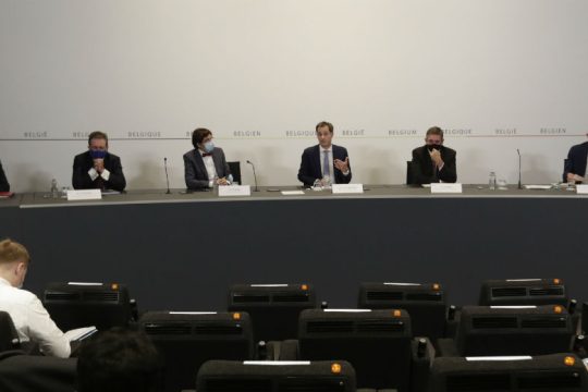 Κλειστά μπαρ, εστιατόρια και απαγόρευση νυχτερινής κυκλοφορίας στο Βέλγιο