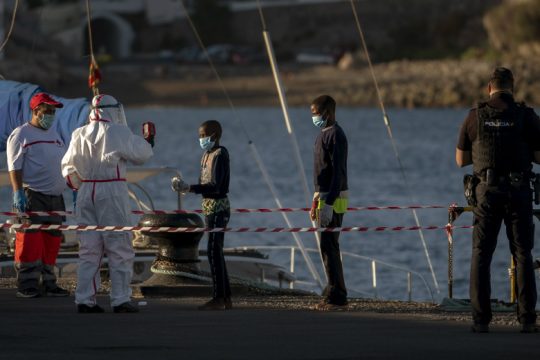 Μαζική ροή μεταναστών στα Κανάρια Νησιά