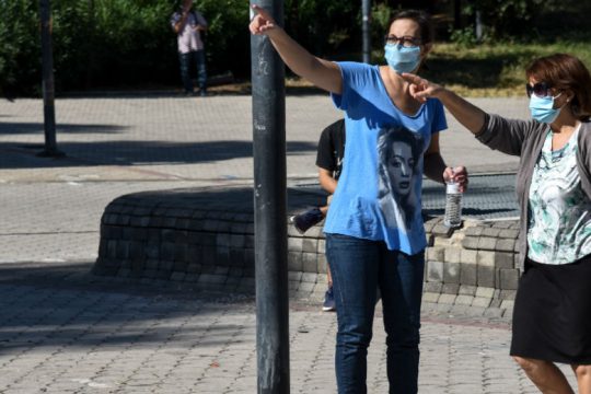 «Έκρηξη» κρουσμάτων και τοπικά lockdown