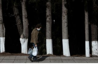 Εκτακτη σύσκεψη στο Μαξίμου μετά την έκρηξη κρουσμάτων