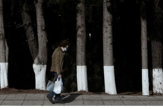 Εκτακτη σύσκεψη στο Μαξίμου μετά την έκρηξη κρουσμάτων