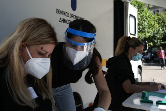 20 νέα κρούσματα στην πλατεία του Αγίου Παντελεήμονα
