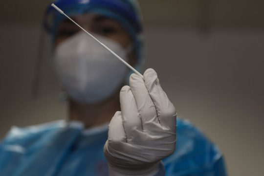 Φλερτάρουμε με το χειρότερο σενάριο, αν δεν ληφθούν νέα μέτρα