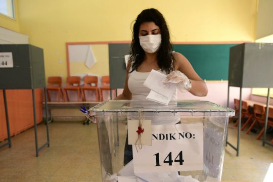 Με πολύ χαμηλή συμμετοχή έκλεισαν οι κάλπες στα Κατεχόμενα