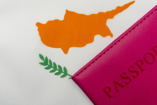 Ξέσπασε πολιτική κρίση στην Κύπρο με τα «χρυσά διαβατήρια»
