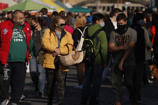 Πιο αυστηρά μέτρα και στην Τσεχία για την πανδημία