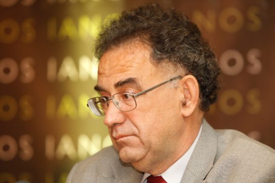 Ο άνθρωπος που έκανε τα σκοτάδια λάμψη – ένας «άγιος» της Αριστεράς
