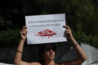 Πίσω στα λαγούμια τους