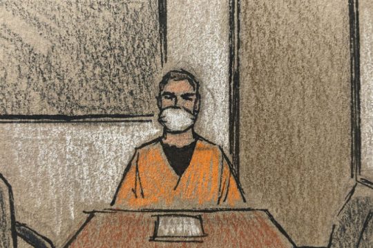Ελεύθερος με όρους ο αστυνομικός που κατηγορείται για τη δολοφονία του Τζορτζ Φλόιντ