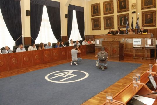 Πειραιάς: Ακυρώθηκε συνεδρίαση διά περιφοράς ως «απαράδεκτη και αντιδημοκρατική»