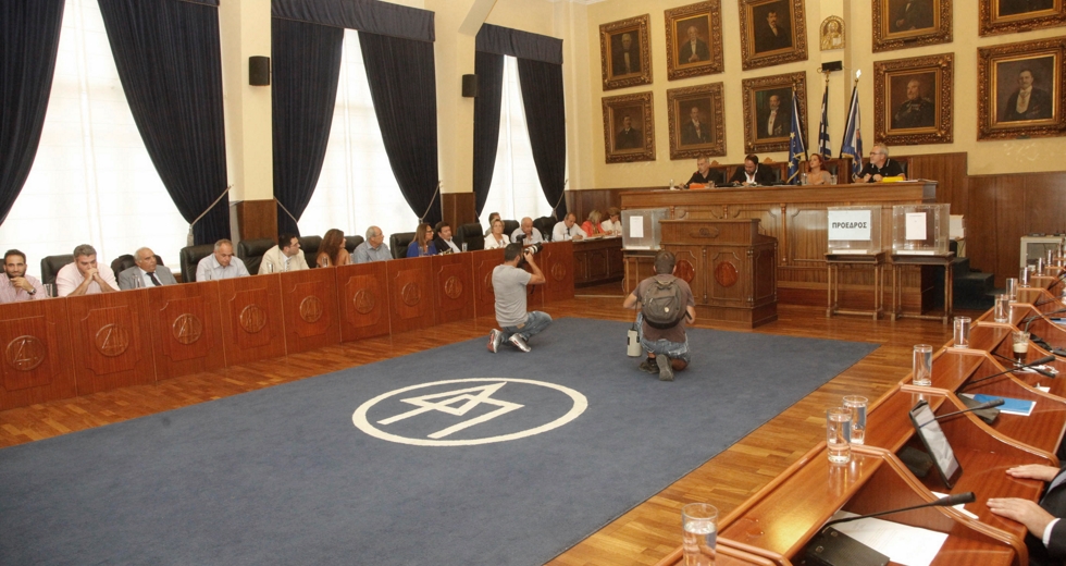 Πειραιάς: Ακυρώθηκε συνεδρίαση διά περιφοράς ως «απαράδεκτη και αντιδημοκρατική»