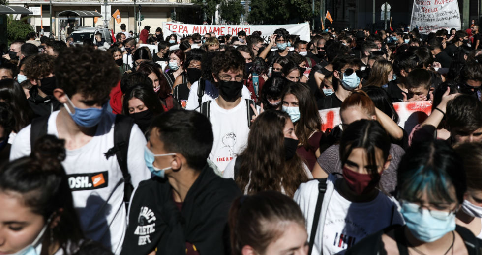 Γιατροί και εκπαιδευτικοί στην 24ωρη απεργία της ΑΔΕΔΥ