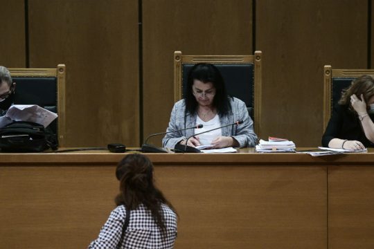 Αυλαία με τις αποφάσεις για την αναστολή των ποινών