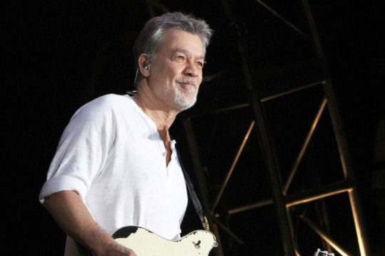 Σε δημοπρασία δύο κιθάρες από τη θρυλική συλλογή του Eddie Van Halen