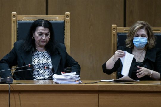 Χωρίς ελαφρυντικά η ηγεσία της Χρυσής Αυγής και 36 κατηγορούμενοι