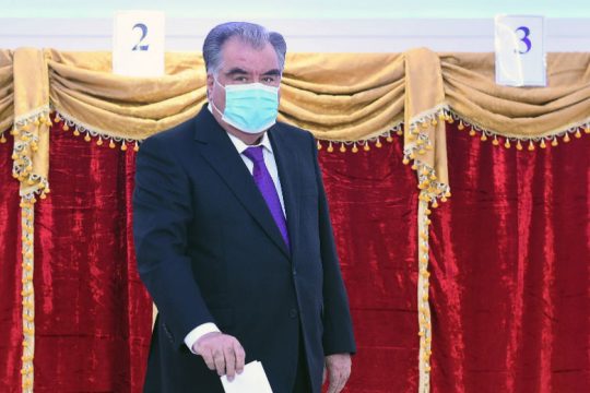 Συντριπτική επανεκλογή Ραχμόν στο Τατζικιστάν με 90,1%