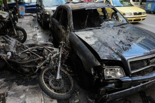 Εννέα εμπρησμοί ΙΧ και δικύκλων σε Αθήνα, Καλλιθέα και Πέραμα