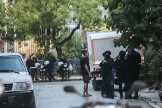 Δώδεκα συλλήψεις από την κατάληψη στα Εξάρχεια 