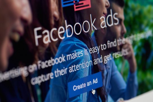 Παραμένουν στο Facebook οι διαφημίσεις ενάντια στην κλιματική αλλαγή