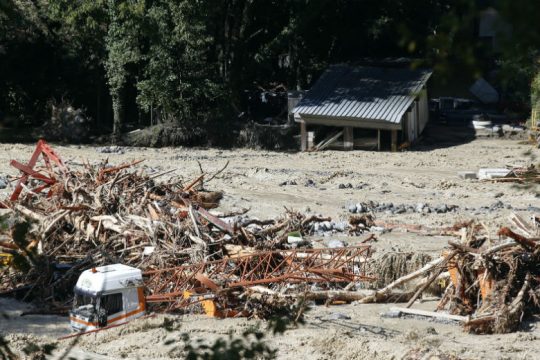 Ο ποταμός Βεζουμπί παρασύρει σπίτι στη νότια Γαλλία – video