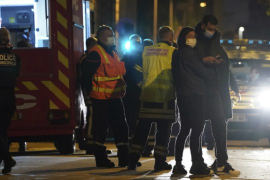 Προσαγωγή υπόπτου για τα πυρά κατά Έλληνα ιερέα στη Γαλλία