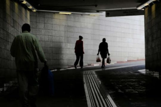 Το φτωχότερο 20% των Ελλήνων δαπανά για φαγητό και στέγη το 55,9% του εισοδήματος
