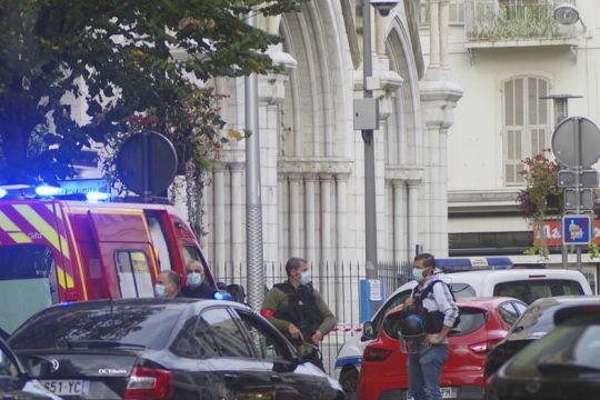 Στο ύψιστο επίπεδο συναγερμού η Γαλλία μετά από μπαράζ επιθέσεων