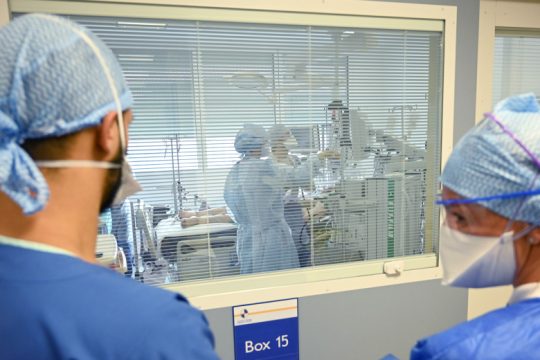 Σε κατάσταση ανάγκης τα νοσοκομεία στη Γαλλία
