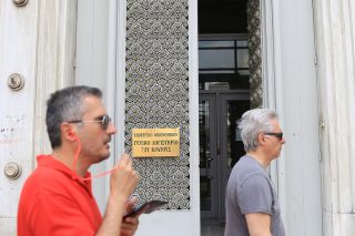 «Τρύπα» 5,5 δισ. στα φορο-έσοδα