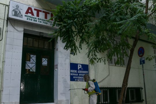 Υπόλογες οι ελεγκτικές αρχές για την εξάπλωση του ιού στο γηροκομείο