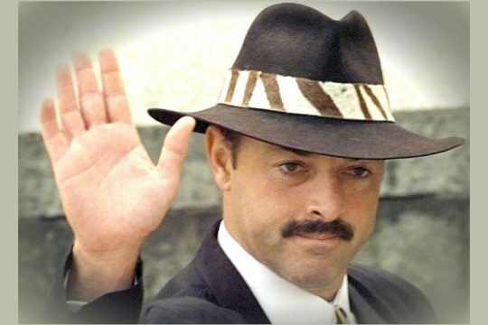 Ενας sui generis χαρακτήρας κάτω από τα δοκάρια