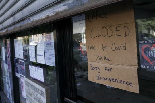 Ρεκόρ εισαγωγών σε νοσοκομεία των ΗΠΑ, ρεκόρ θανάτων σε έξι πολιτείες