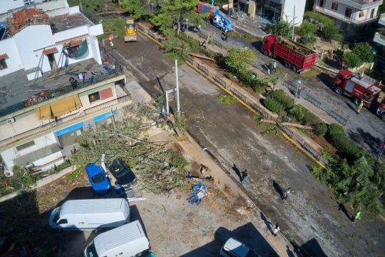 «Σάρωσε» η κακοκαιρία, «βομβαρδισμένο» τοπίο το Ν. Ηράκλειο