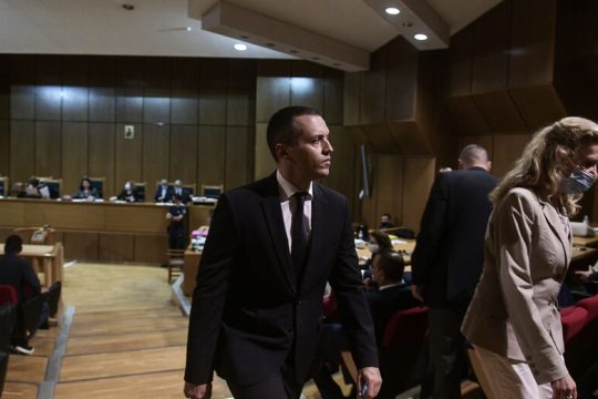 Εκλιπαρούν για αναστολή