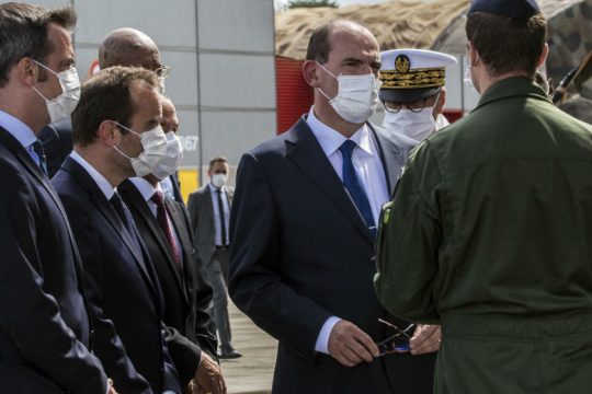 Covid-19: Επιδρομές σε σπίτια πρώην και νυν πρωθυπουργών και υπουργών στη Γαλλία