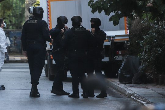 Αστυνομική επιχείρηση εκκένωσης κατάληψης στα Εξάρχεια