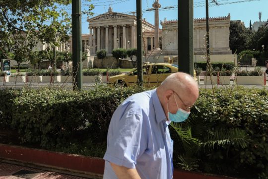 Ρεκόρ κρουσμάτων και άλλοι πέντε θάνατοι από κορονοϊό