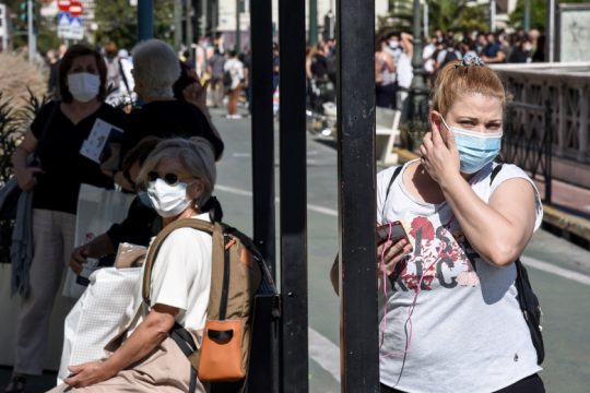 Όλα τα μέτρα για τον κορονοϊό: Τι ισχύει για Αττική και άλλες 25 περιοχές