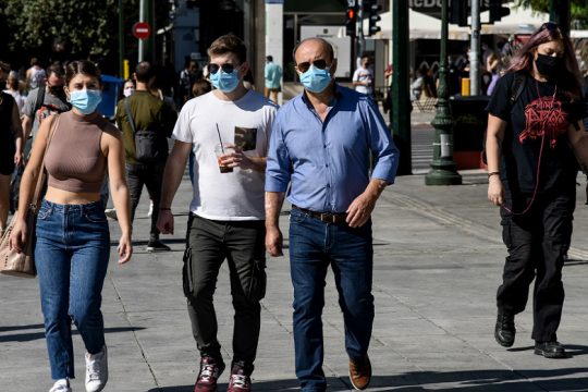 Νέο αρνητικό ρεκόρ με 935 κρούσματα