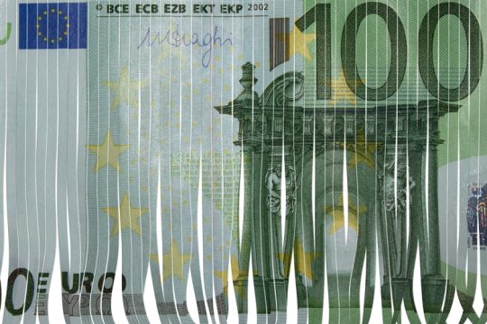 Αλλους τους πτωχεύουν κι άλλους τους… κουρεύουν