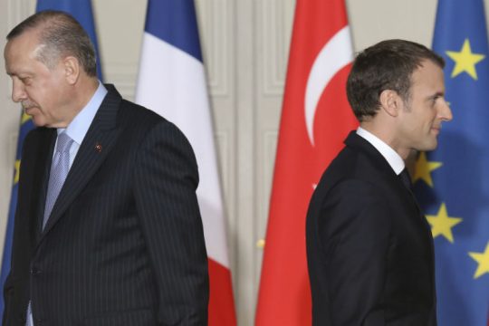 Νέες βολές Ερντογάν κατά Μακρόν μετά την «ψυχοθεραπεία»