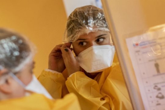 Απαγόρευση κυκλοφορίας αντί lockdown επιλέγουν Ισπανία, Γαλλία, Ιταλία