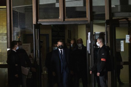 «Ισλαμική τρομοκρατία» ο αποκεφαλισμός του καθηγητή στη Γαλλία